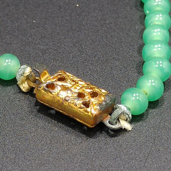 Vintage Green Glass 1930s Beaded Choker Necklace - Picture 5 of 10